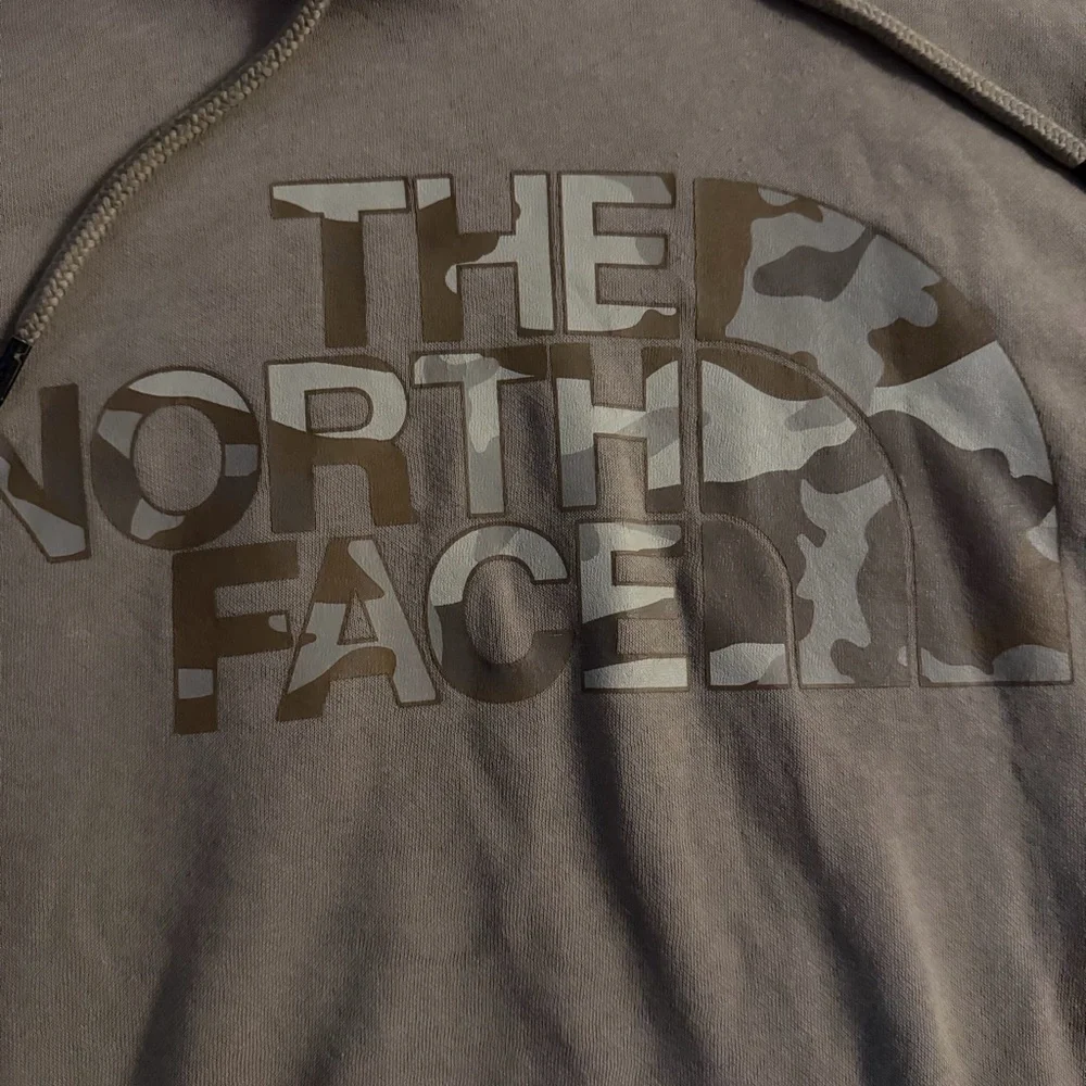 The North Face Mens Pullover Hoodie Medium Beige Tan Camo Logo Sweatshirt